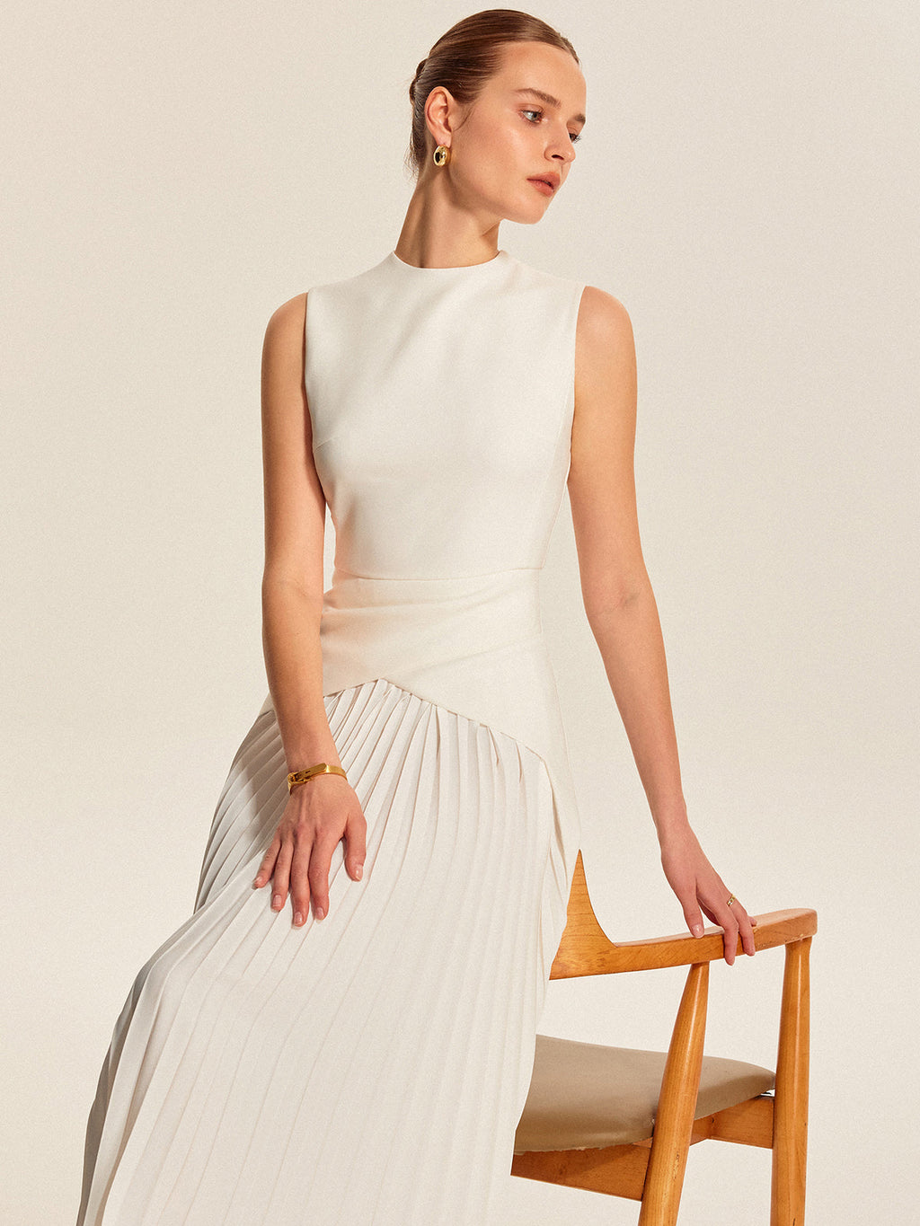 Pleated Midi Dress with Crew Neckline and Invisible Zipper, Sleeveless